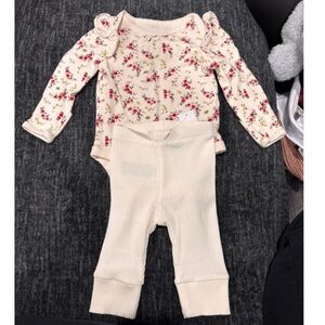GAP Floral Cream and White Kids Matching Set